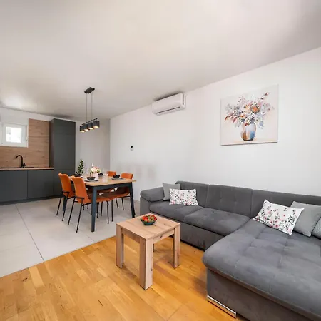 Sunny Place Apartman Podstrana